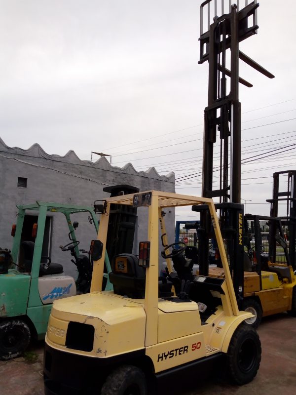 Autoelevador Hyster Compacto 2.5ton Torre Triple - Imagen 2